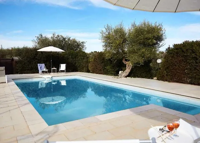 Trulli Azzalema With Exclusive Pool Βίλα